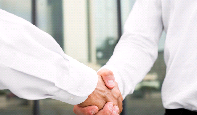 Os quatro hábitos fundamentais das pessoas com alto poder de conexão – por Cecília Lima