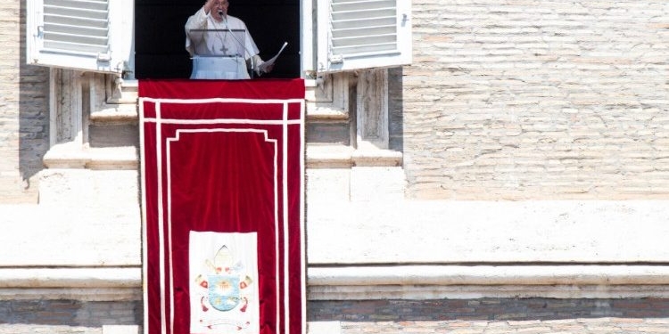 Papa Francisco pede orações pelas vítimas de acidente aéreo em Vinhedo