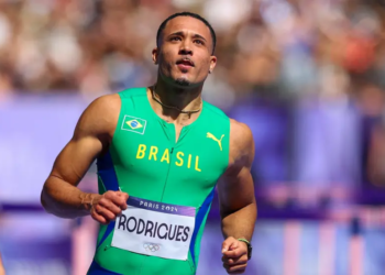 Eduardo de Deus avança às semifinais nos 110m com barreiras