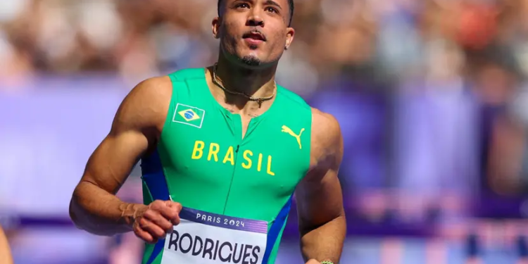 Eduardo de Deus avança às semifinais nos 110m com barreiras