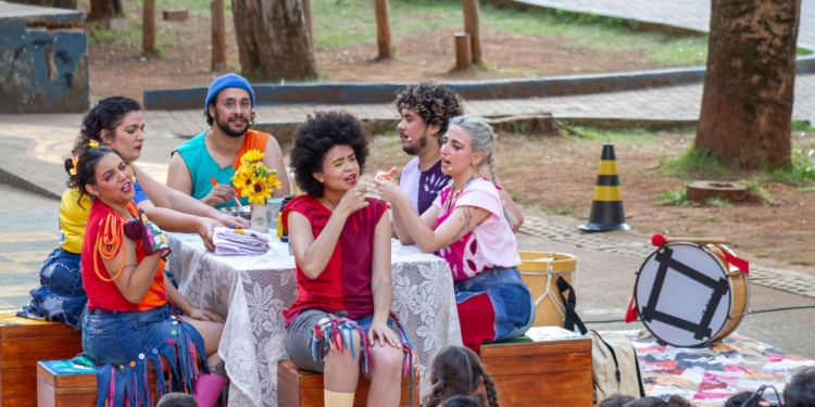 Praça em Barão Geraldo terá espetáculo sobre avós e oficina cultural