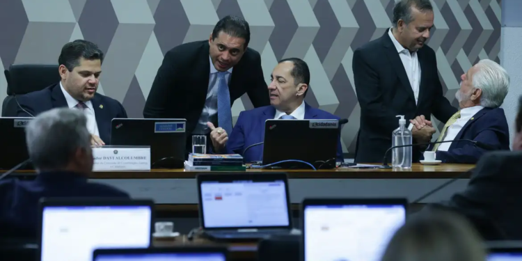 CCJ do Senado reduz prazo de inelegibilidade previsto na Ficha Limpa