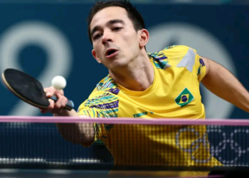 Hugo Calderano perde semifinal e vai disputar o bronze do tênis de mesa