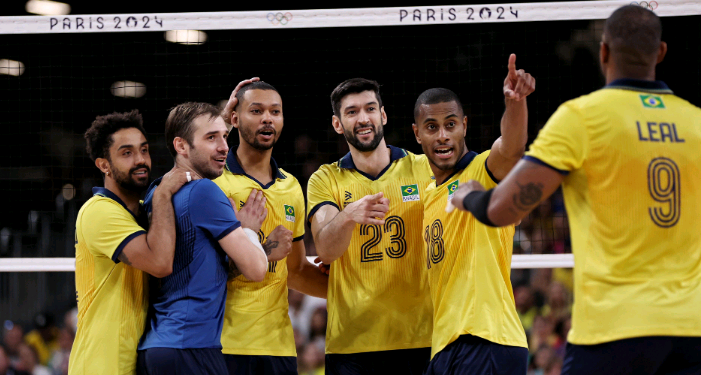Brasil vence Egito e se classifica para quartas de final no vôlei masculino