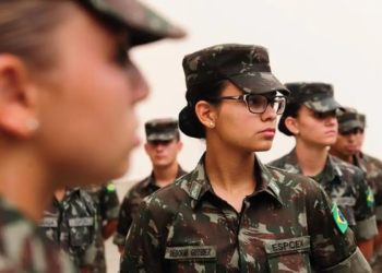Decreto autoriza mulheres a se alistarem no serviço militar a partir dos 18 anos