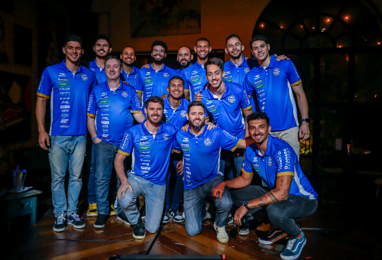 Vôlei Renata apresenta elenco; estreia oficial do time será no sábado