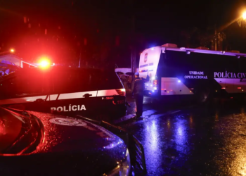 Equipes removem corpos de 21 das 62 vítimas do acidente aéreo em Vinhedo