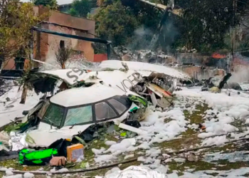 Destroços de avião que caiu em Vinhedo já estão na sede da Voepass em Ribeirão Preto