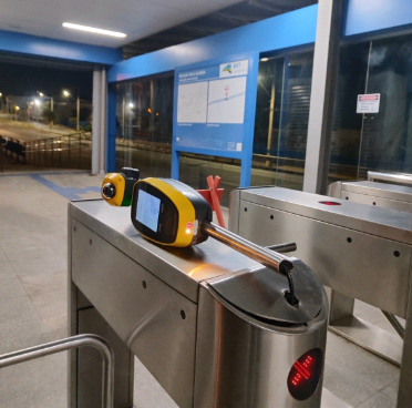 Validadores digitais e suportes são alvos de vândalos em estações de Campinas