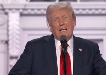 Trump sugere que Harris tornou-se negra como estratégia para conquistar votos