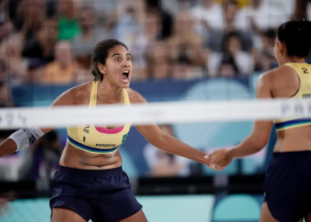 Vôlei de praia: Duda e Ana Patrícia garantem vaga nas quartas em Paris