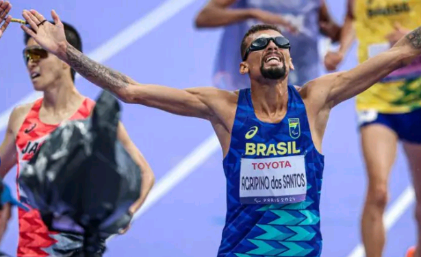 Júlio Agripino bate recorde mundial, ganha o ouro e Brasil faz dobradinha no atletismo