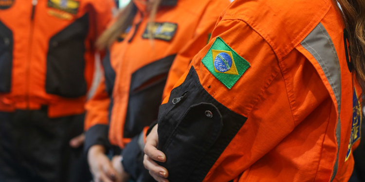 Governo de SP lança programa de transporte aéreo gratuito de órgãos