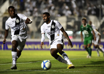 “Não é possível uma partida tão apática”, cobra Nelsinho