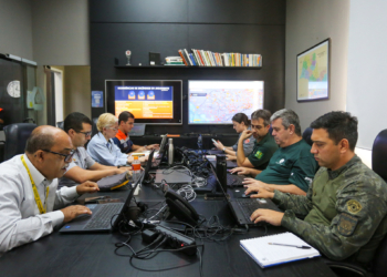 São Paulo tem maior operação aérea da história no combate aos incêndios