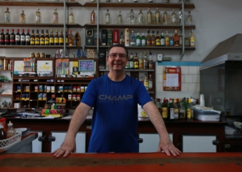 Tradicional Bar Central de Sousas passa por quatro gerações e chega aos 75 anos de história