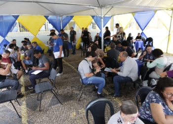 Veja fotos e vídeo do megafeirão da Cohab em parceria com a ADN Construtora