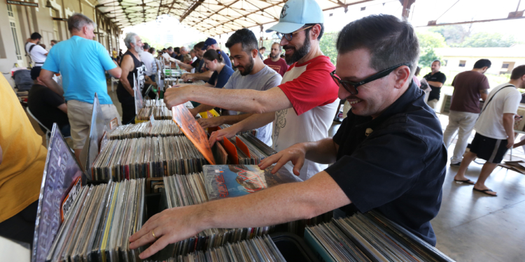 Feira de Vinil realiza neste domingo 10ª edição no CIS Guanabara
