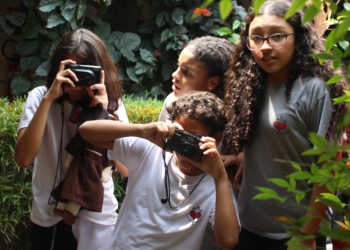 Comédia inspirada em Ariano Suassuna é encenada por crianças do Grupo Primavera