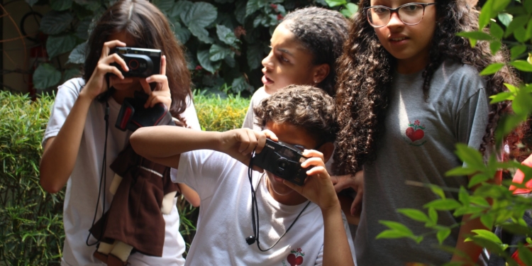 Comédia inspirada em Ariano Suassuna é encenada por crianças do Grupo Primavera