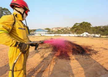 São Paulo testa solução que apaga fogo 5 vezes mais rápido que água