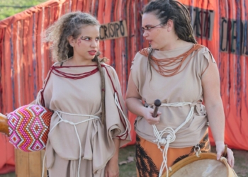Praças de Vinhedo recebem o espetáculo ‘Nós, Antígonas’