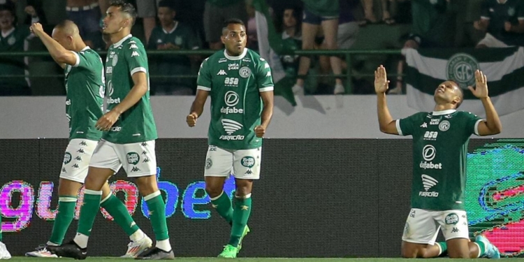 Guarani bate o Coritiba por 2 a 1 e segue invicto no returno