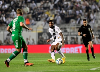 Em jogo com expulsão e pênalti perdido, Ponte perde em casa para Chapecoense