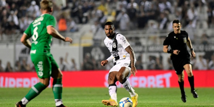 Em jogo com expulsão e pênalti perdido, Ponte perde em casa para Chapecoense