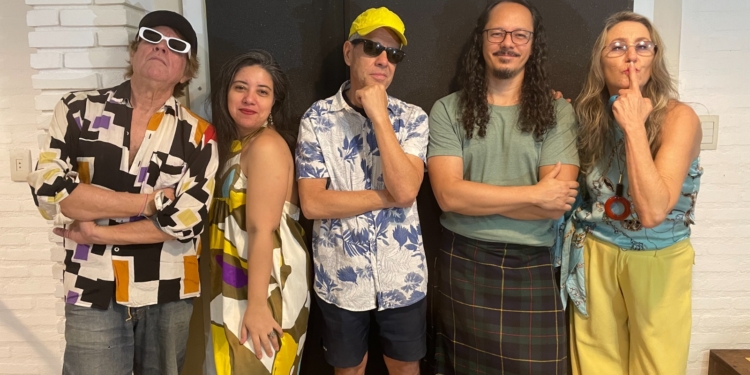 Brechó e Cia faz show com repertório para dançar na Blacaman