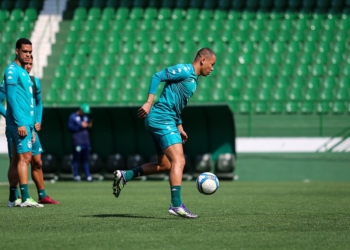Contra o Paysandu, Caio Dantas tenta evitar maior jejum de gols pelo Guarani