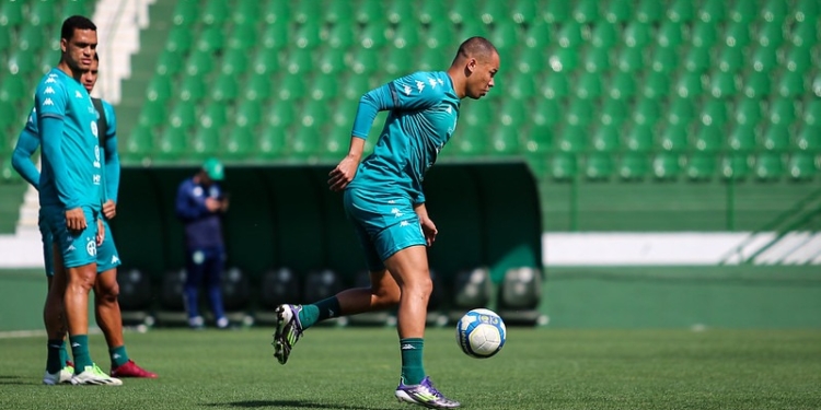 Contra o Paysandu, Caio Dantas tenta evitar maior jejum de gols pelo Guarani