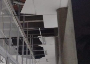 Chuva e vento causam estragos e danificam parte do teto do pronto-socorro do Mário Gatti