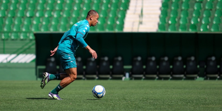 Caio Dantas não é mais artilheiro isolado da Série B