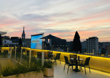Rooftop do Arosa Rio Hotel é espaço para relaxar e curtir entardecer