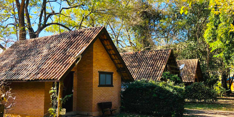 Chalés aconchegantes para desplugar e relaxar em meio à natureza em São Bento do Sapucaí