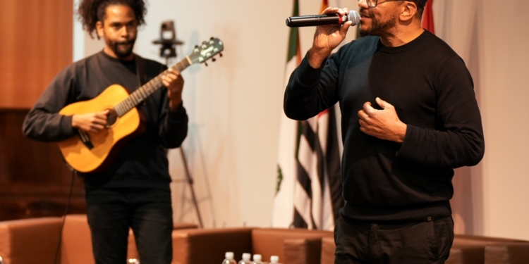 Onde a música toca, a vida floresce – por Kátia Camargo