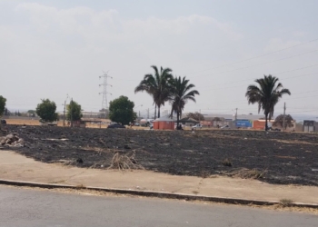 Quando o céu cinzento substitui o azul – por Ludimila Rezende Santos