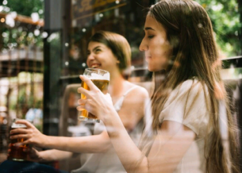Artigo – Consumo de álcool e câncer de mama: desinformação atrapalha prevenção – por Mariana Thibes
