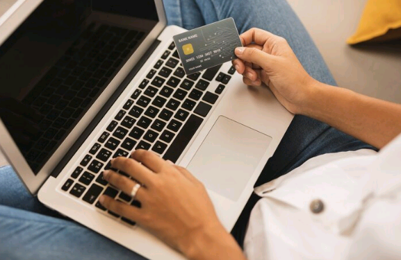 Artigo – ‘Chargeback’ por fraude: o prejuízo é do consumidor? – por Laura Falsarella