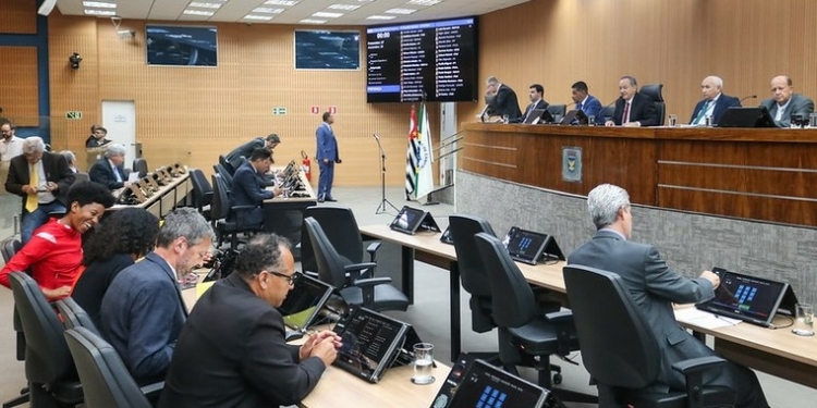 Câmara aprova revogação de 12 leis apontadas como obsoletas