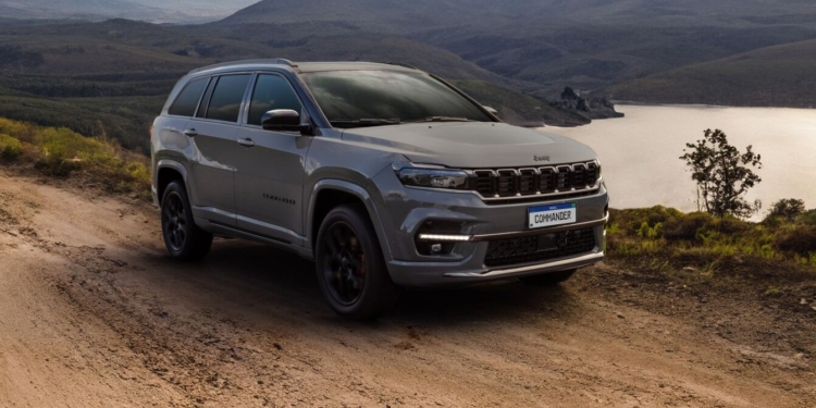 Jeep Compass segue líder de vendas entre os SUVs médios