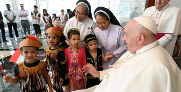 Papa Francisco chega à Indonésia, país com mais muçulmanos do mundo