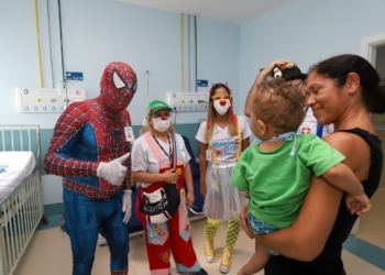 Rede Mário Gatti abre espaço para voluntários promoverem brincadeiras com crianças internadas