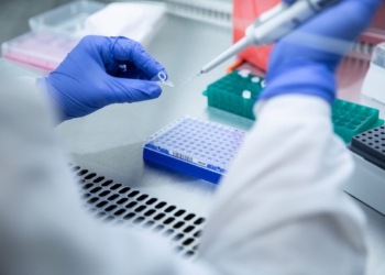 Por vacina mais eficaz, grupo monitora mutações do vírus da gripe em amostras de esgoto