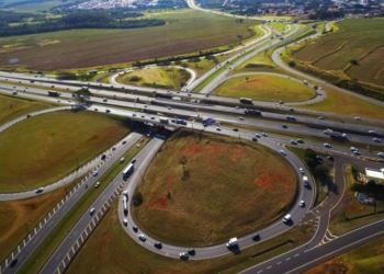 Troca de poste interdita trevo de Barão Geraldo na manhã deste domingo