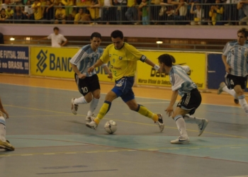 Futsal: Campinas já sediou clássico entre Brasil e Argentina, com show de Falcão; relembre