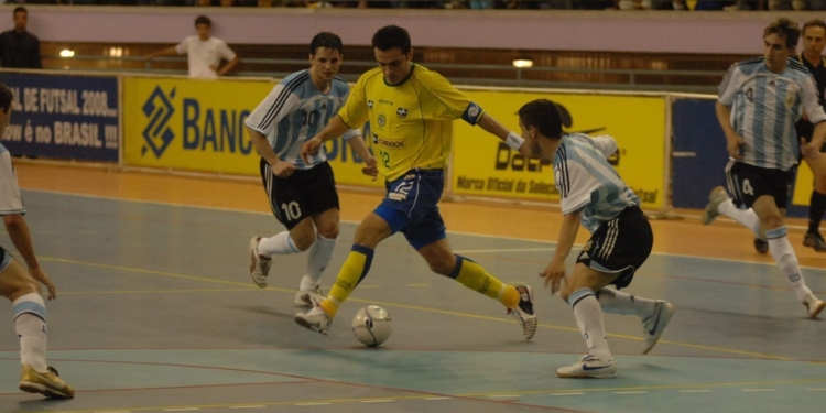 Futsal: Campinas já sediou clássico entre Brasil e Argentina, com show de Falcão; relembre