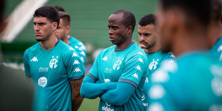 Guarani enfrenta o CRB ainda com esperança de evitar o rebaixamento