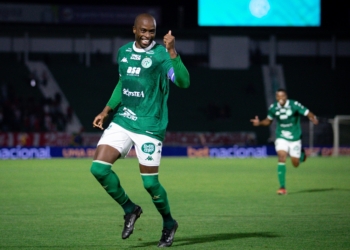 Guarani ganha de virada, se reabilita, mas segue na lanterna